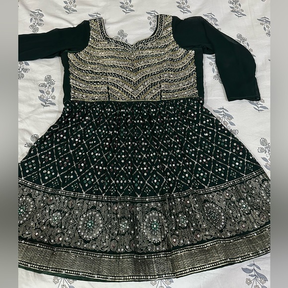 Trending heavily embroidered peplum top n skirt/lehenga with can can - Picture 6 of 13